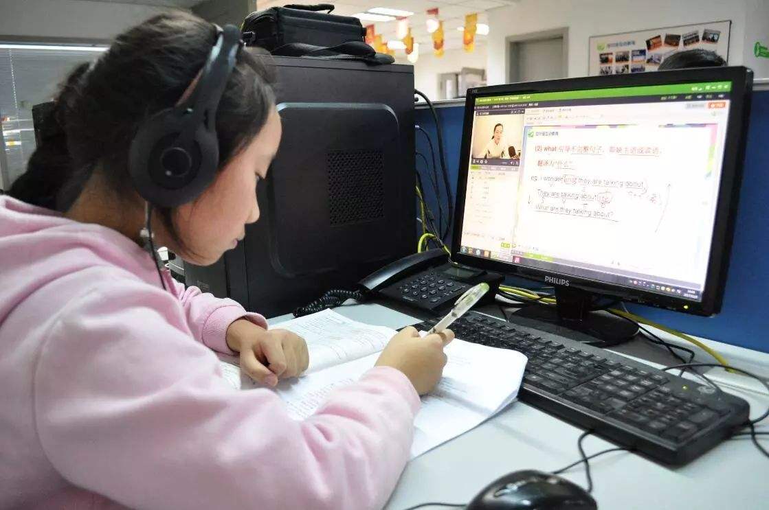 2月17日，正式“网上开学”第一天，中小学生可通过电视来学习啦