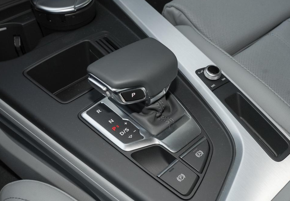 全新奥迪A4L全国多地降价，最大优惠近5万元，真的有这么好的事吗