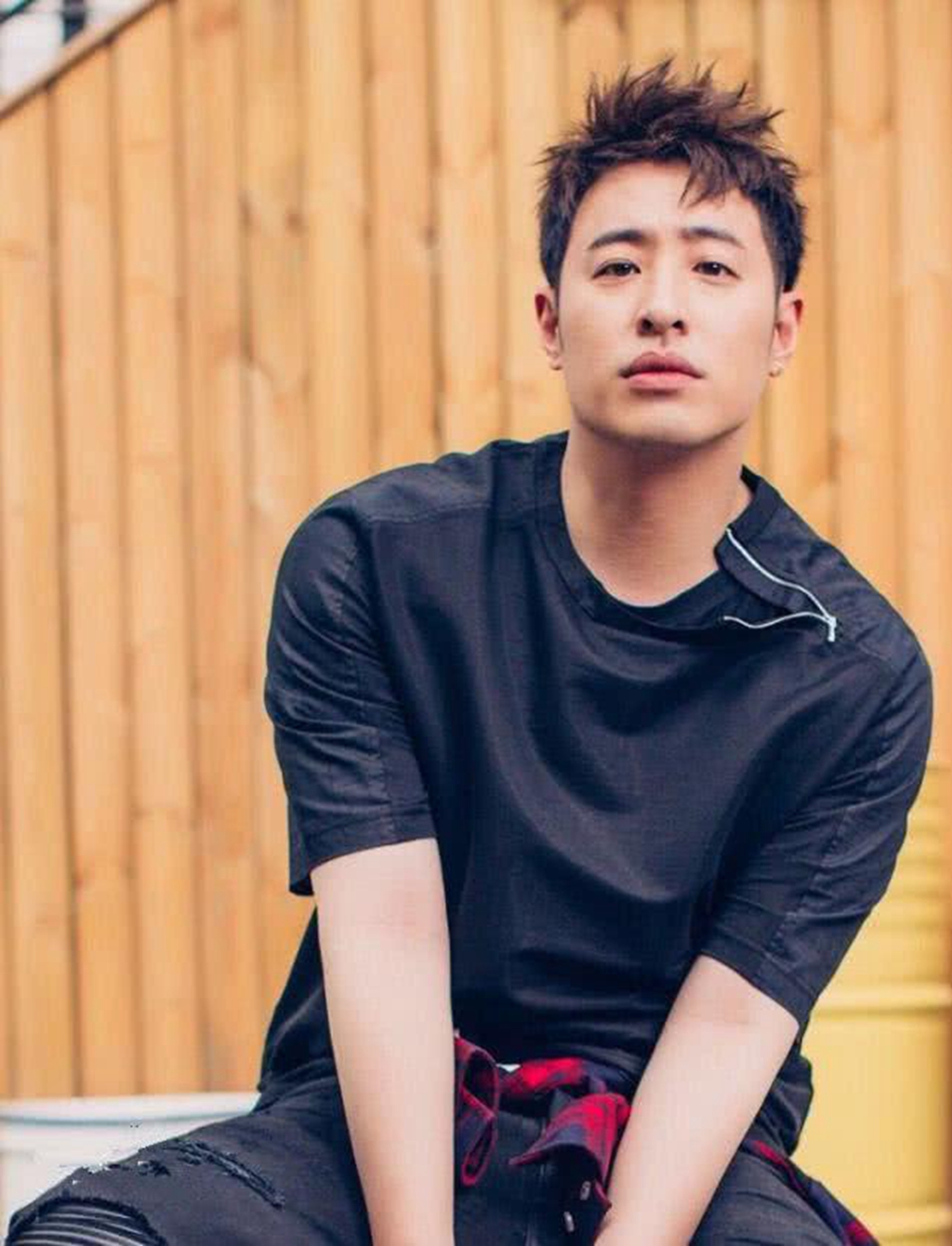 潘玮柏律师函遭网友“找茬”，格式措辞疑不规范，被嘲舍不得花钱