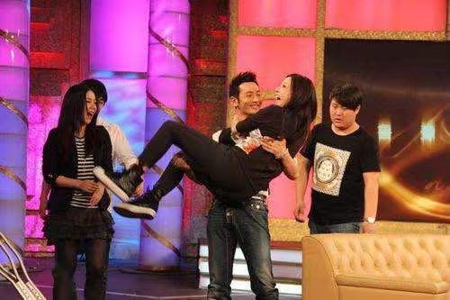 都是同学，为什么赵薇和黄晓明更亲近，和陈坤却越来越疏远？