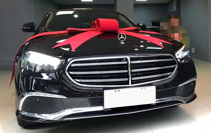 体验奔驰E300L：外观“小S级”，内饰奢华，2.0T+9AT，优惠咋样？