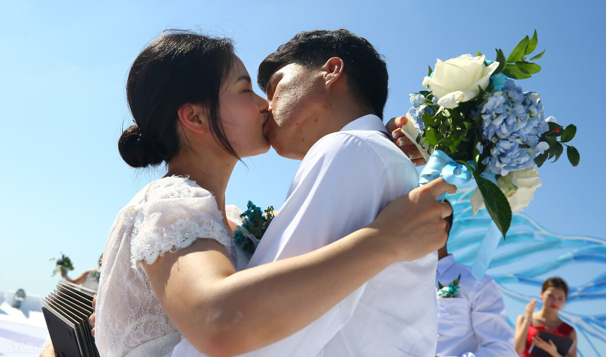 老婆太会花钱5000一月（老婆生日礼物一万）