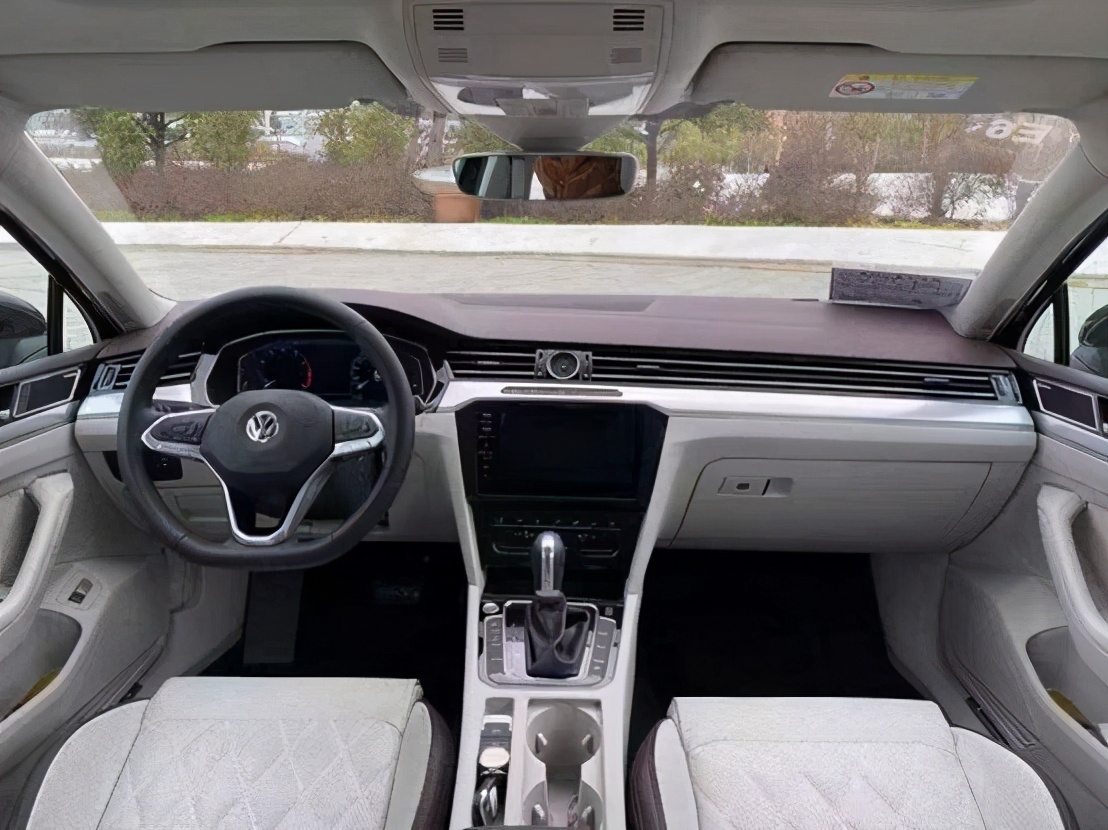 帕萨特和迈腾是双胞胎不好选？那是你没仔细研究