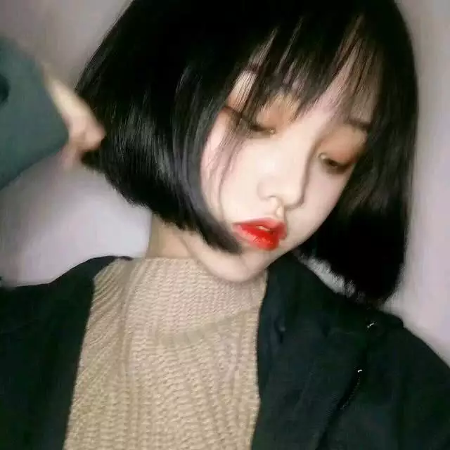 最近朋友圈很火的霸气短句子:我的洒脱是你不懂的寂寞!
