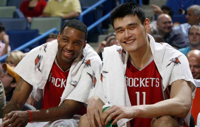 姚明为什么不参加nba球队(姚明当年为何拒绝湖人，拒绝总冠军？忠诚之外还有这三点原因)