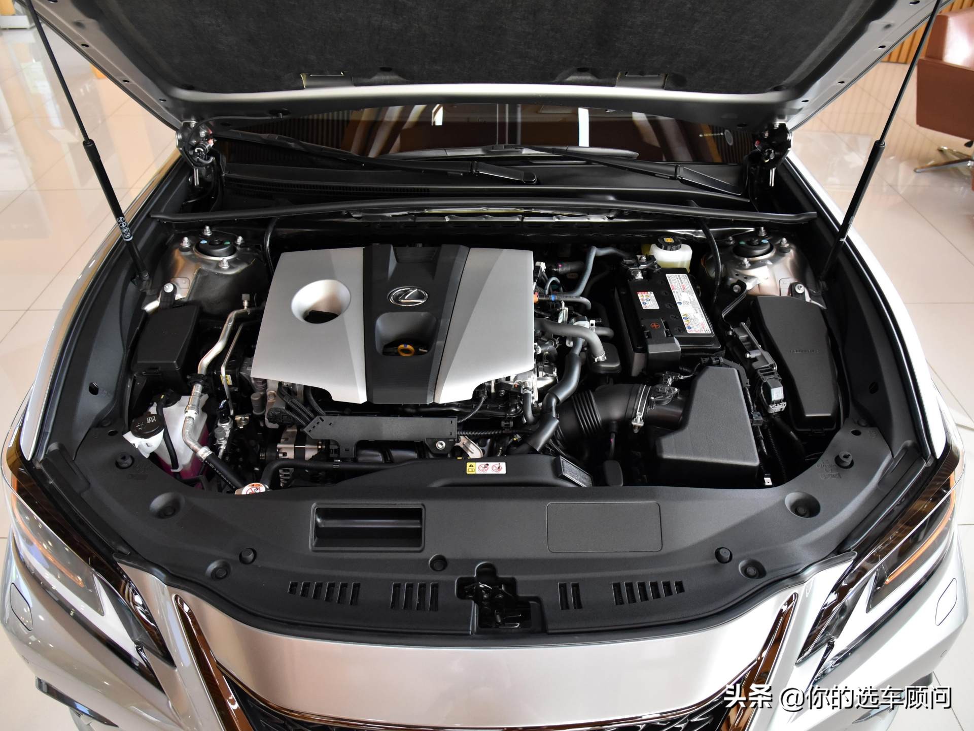 进口行政级豪华车，保养实惠价格不错，油耗6.3L，实拍雷克萨斯ES
