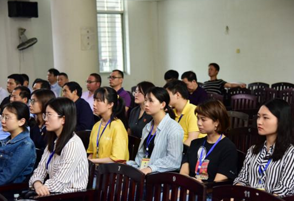 清华北大1300多名学生，扎堆当“选调生”，择优之选还是大材小用