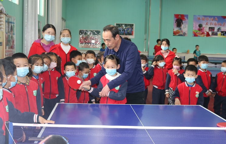 孙颖莎母校太牛了，培养出4位世界冠军，选好教育“赛道”很重要