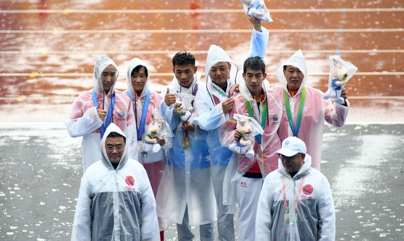 比赛集锦(风雨无阻精彩无限 十四运会马拉松比赛集锦)