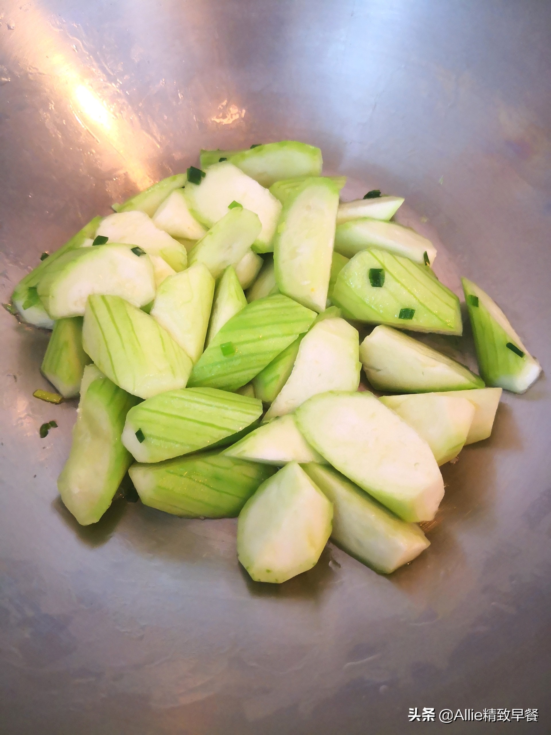 鸡粥怎样煲才好吃（简单易学的香菇滑鸡粥教给你）