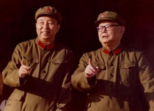 中国五位首脑与叶剑英有重要关系，堪称十大元帅中的唯一