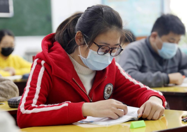 清华食堂内部照片曝光，引无数学生羡慕，果然优秀的人容易被善待