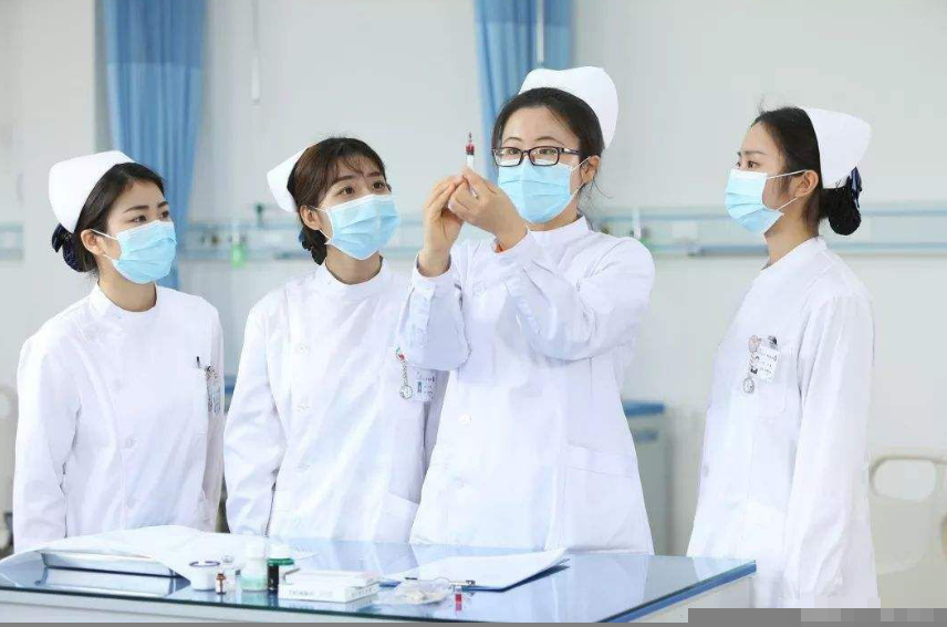 文科生也可以学医？4个适合文科生的医学专业，难度不大还好就业