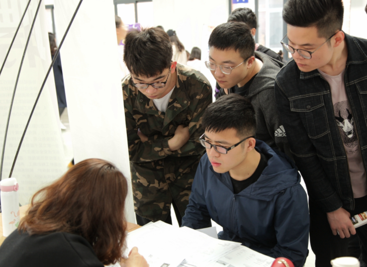 中国烟草大量招聘，年薪平均18万，这5所大学的学生有福了