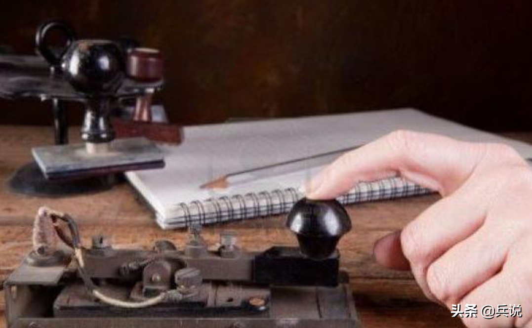 女儿劝傅作义起义，北平城门已开，蒋军四大秘书，个个地下党