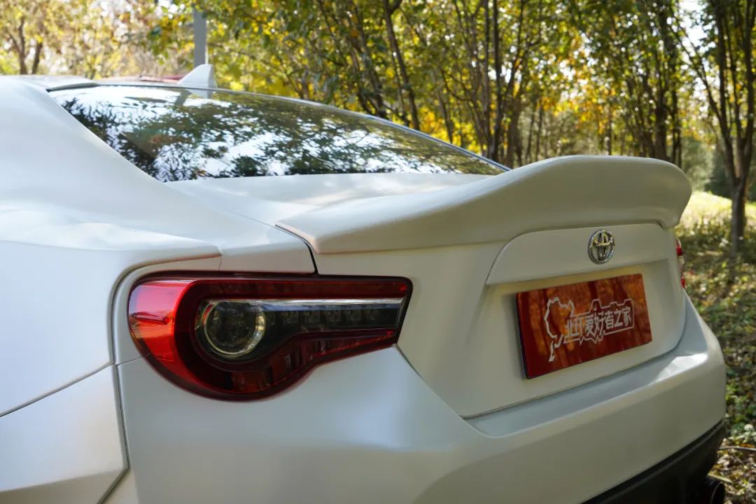 女：什么破车？男：丰田86 yyds！体验它为什么是男生的快乐源泉？