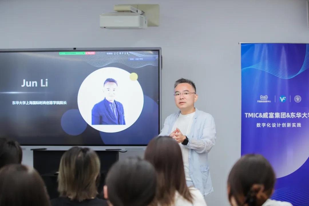 阿里这个团队和00后搞的“秘密试验”，成了这个品牌卖爆的关键
