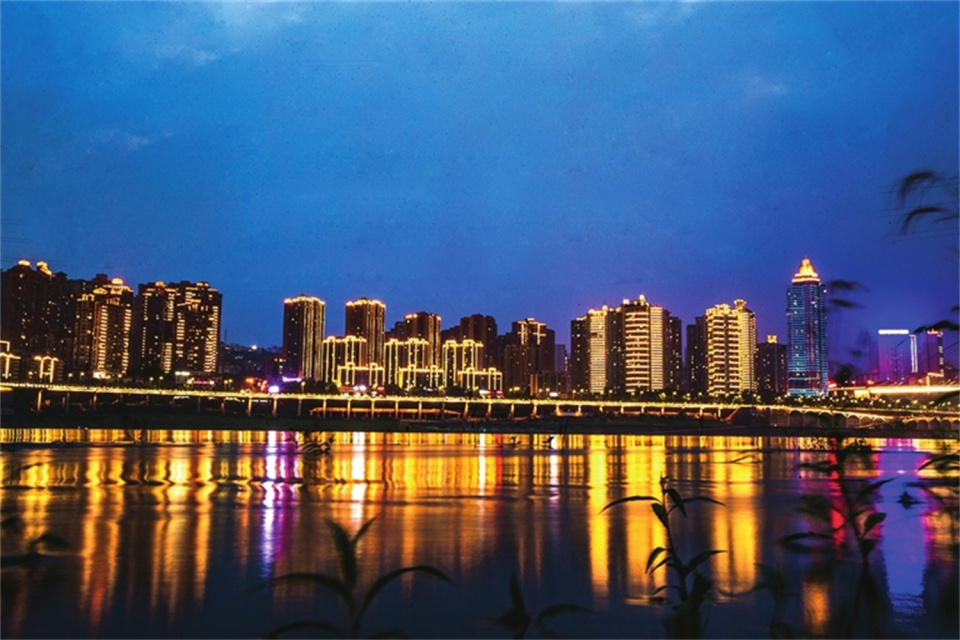 重庆江景哪里看？南滨路酒吧餐厅数不胜数，嘉滨路看最美洪崖洞