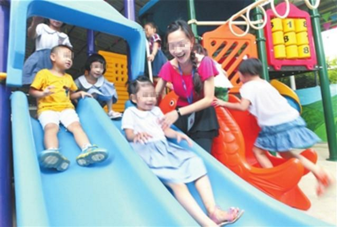 宝宝不上幼儿园行不行？“鲶鱼效应”很关键，家长该放手就别拖