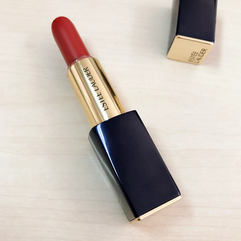 MAC和雅诗兰黛的口红哪个好？它们同属一个公司，到底有什么不同