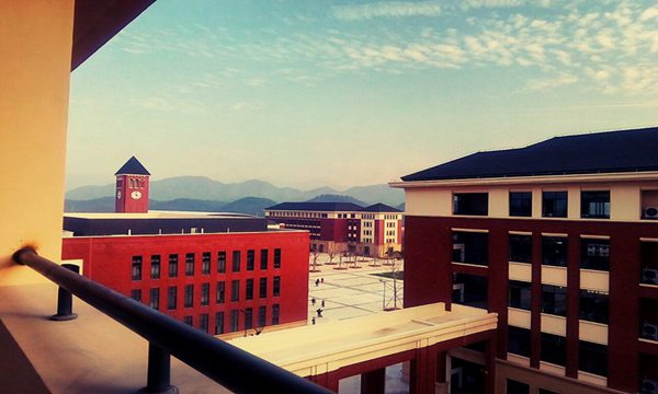 师范类专业越来越热，高考分低却想当老师，这所大学绝对是福利！