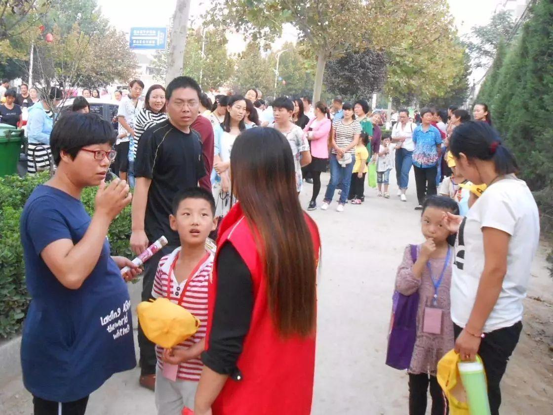 婴儿换环境哭闹（上了7天幼儿园）