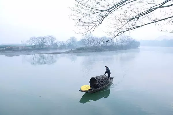 乌篷船，一袭烟雨枕江南