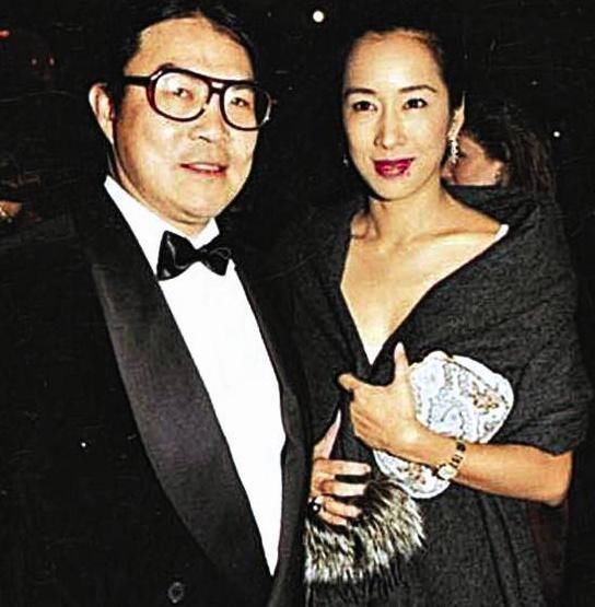 霍英东的正派情史，港圈最抠门的亿万富翁，却爱上3位人间富贵花