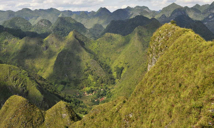 世界最深的洼地(世界已知有人类居住的最深洼地，还有五千座山峰环绕，你想去吗？)