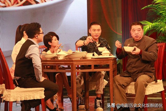 京城“飯醉”夫妻檔，孟凡貴他們兩口子都是酒仙，妻子實力擋酒