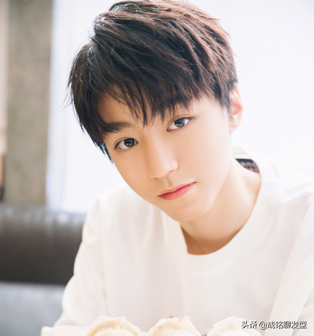 李易峰蔡徐坤等9位男星的发型就是答案