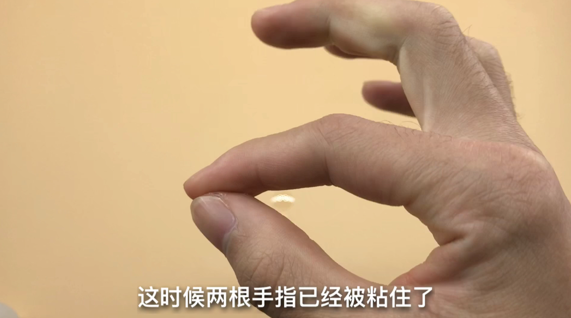 手指被502胶水粘住不用怕手指粘住502胶水怎么办