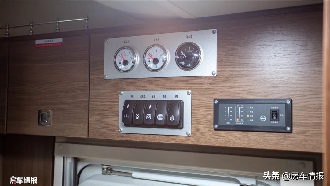 宇通新款房车：造型少见，有3张床能住一家5口人，30多万值么？