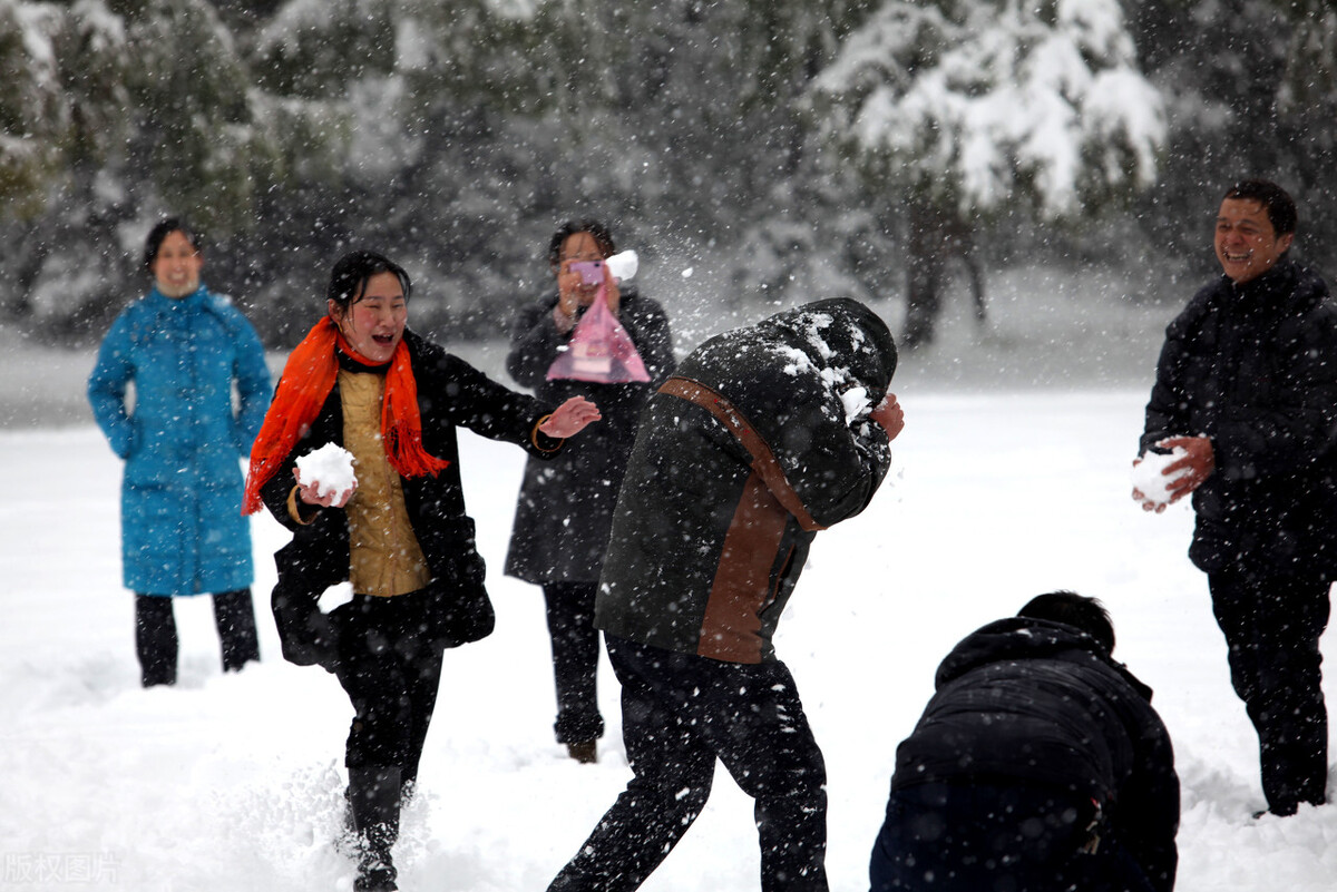 10.打雪仗(snowball fights)