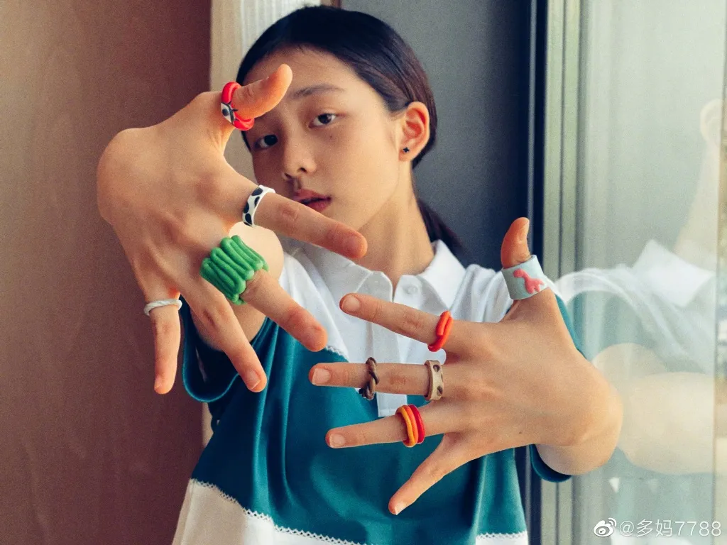 几十万名牌包,上亿帝王绿翡翠,明星烧钱“富养”女儿大PK