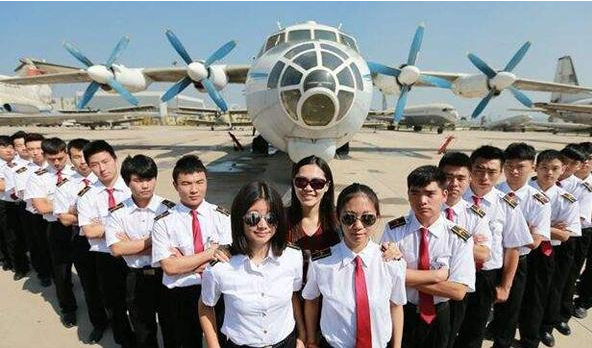 中国民航大学版“宋仲基”火了，身材有料颜值高，行走的招生简章