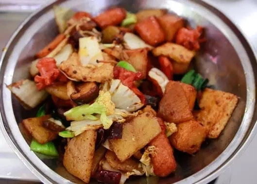 南京“超豪华”大学：别墅宿舍，配备电梯、空调、独卫，坐拥影院、游泳馆、健身房！