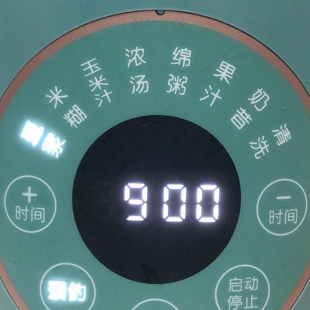 黑豆芝麻红枣豆浆，每天早餐来一杯，元气满满的！