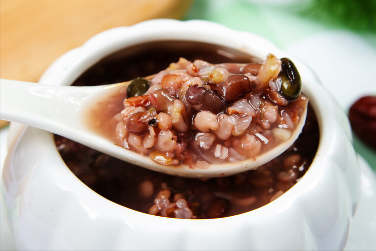 不管煮红豆还是绿豆，下锅之前记得多做1步，10分钟全煮烂