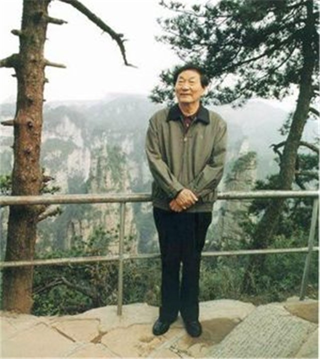 朱镕基的中学成绩单曝光：学籍档案保存69年，沉默的天才少年