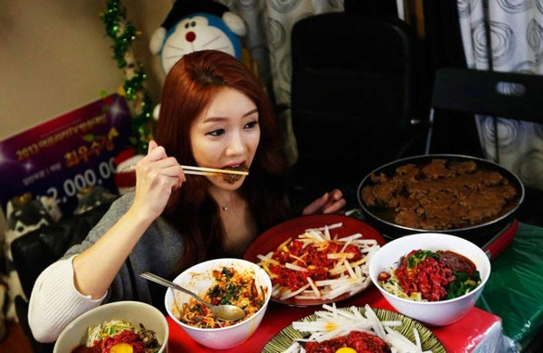 送外卖饿了么好还是美团好（饿了么和美团外卖哪个好）