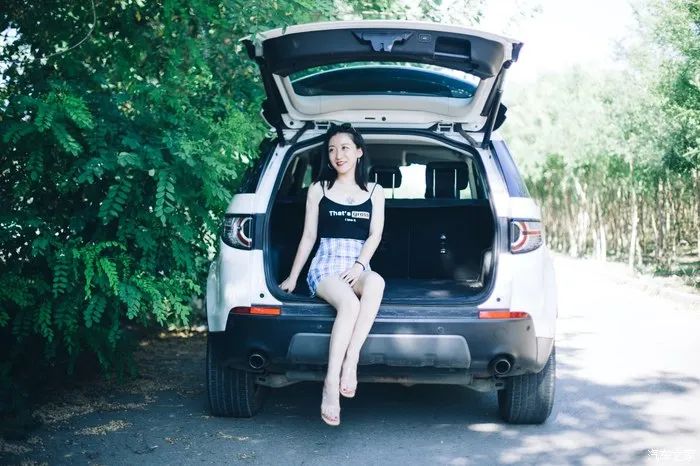 趣玩少女享自然，驾发现神行去露营