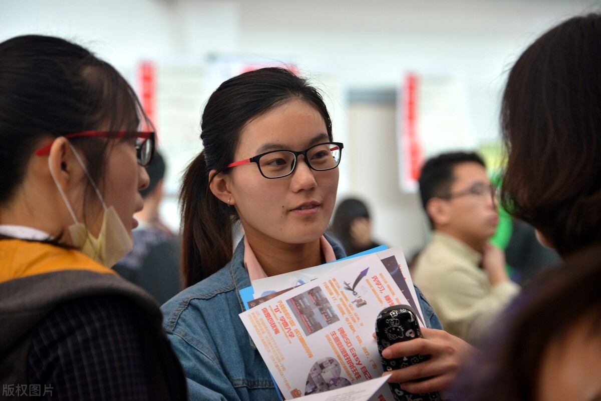 大学毕业十年后，这4个专业“越老越吃香”，待遇将会更高