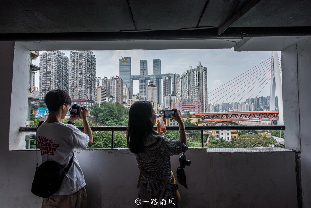 成都和重庆哪个城市更好玩，成都和重庆哪个城市更好玩？