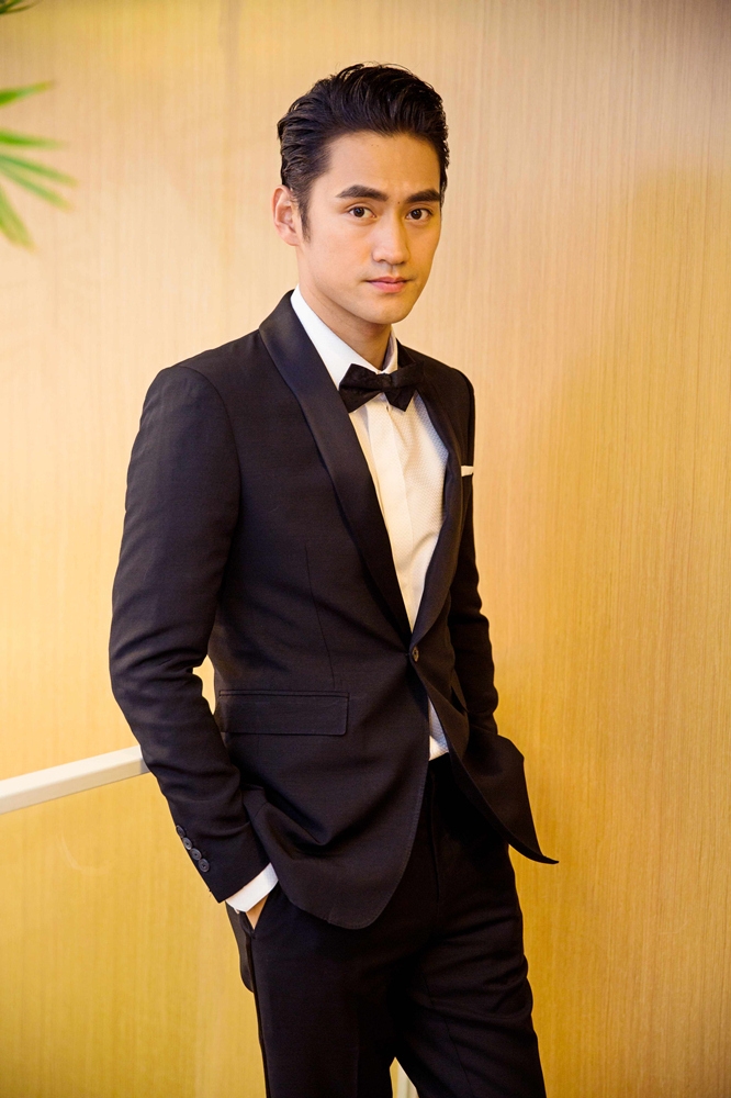 袁弘最经典的角色是08版《射雕英雄传》里的杨康,高贵帅气,在正邪之间