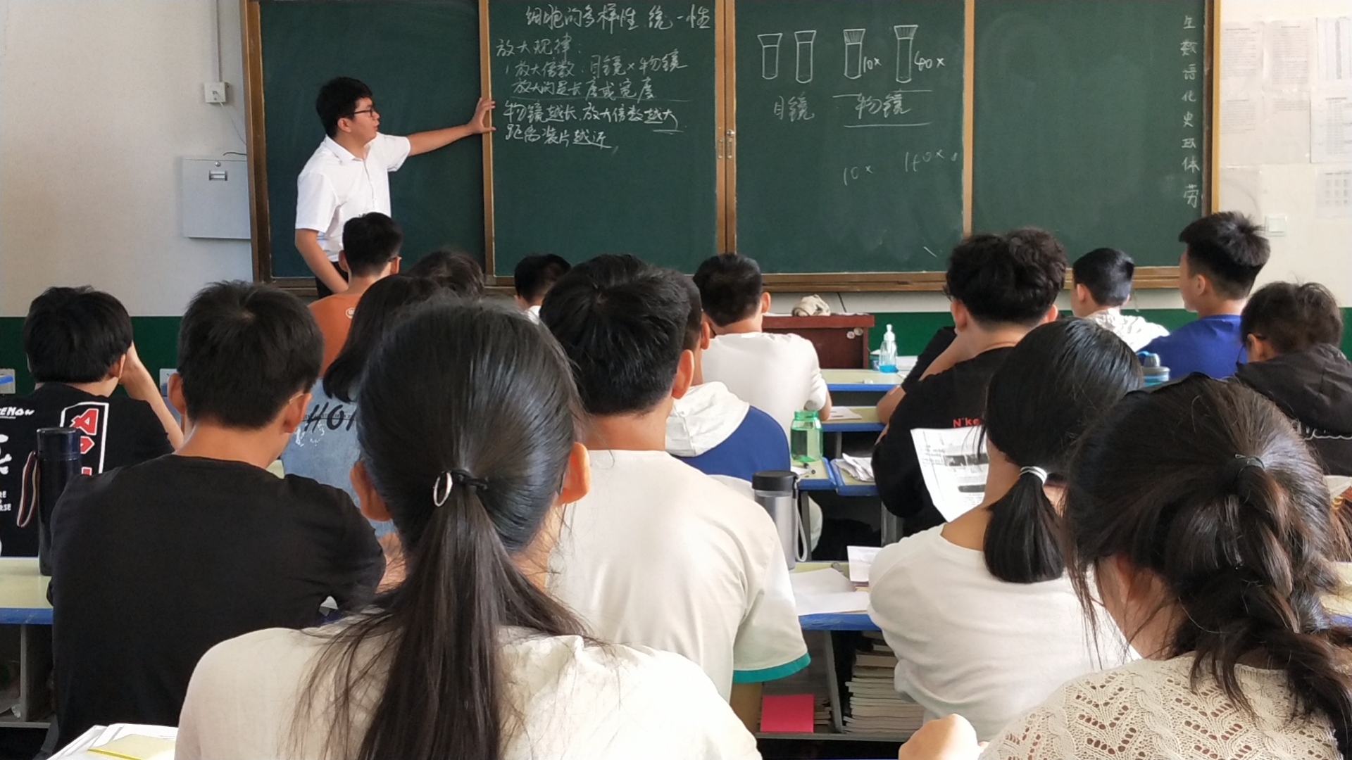 民办学校“涨声”不断，家长坐不住了，“天价学费”谁来买单？