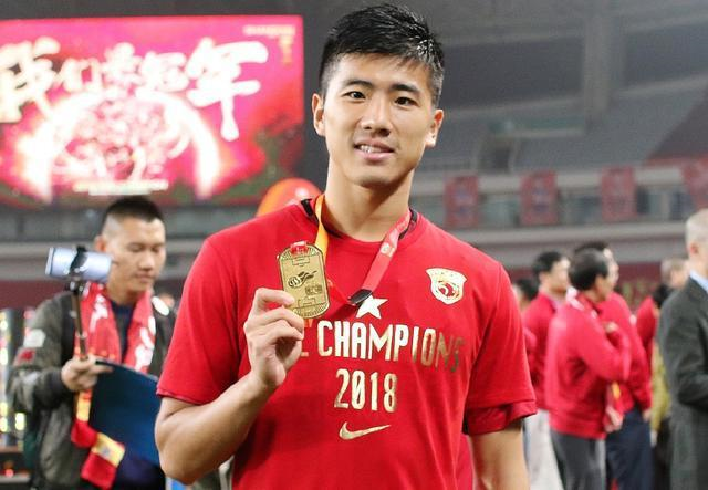 李圣龙的父亲正是足坛名宿李龙海.