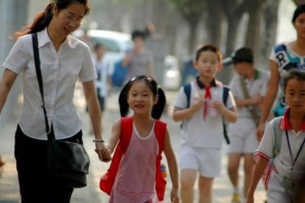 全力开放三胎政策，三育一体化将全面实行，年轻人别再说养不起了