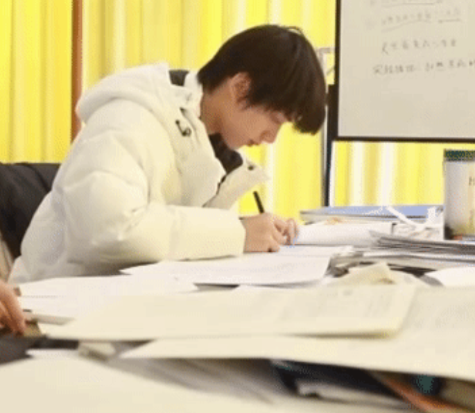 时代少年团3人高考成绩出炉，丁程鑫张真源稳录中戏，队长太遗憾