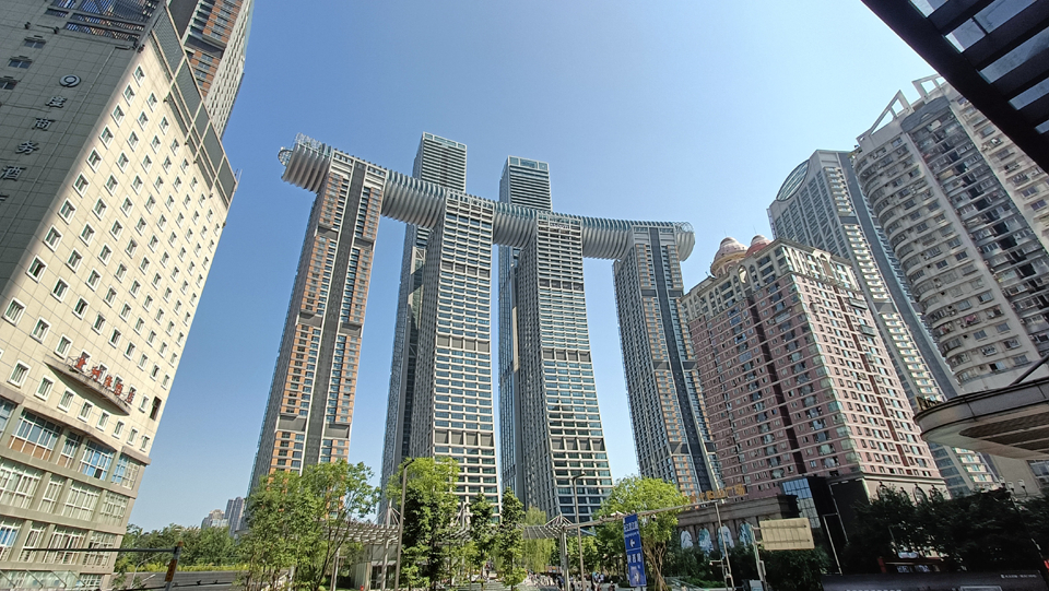 画面清晰拍照出众，OPPO K9 Pro打卡朝天门广场